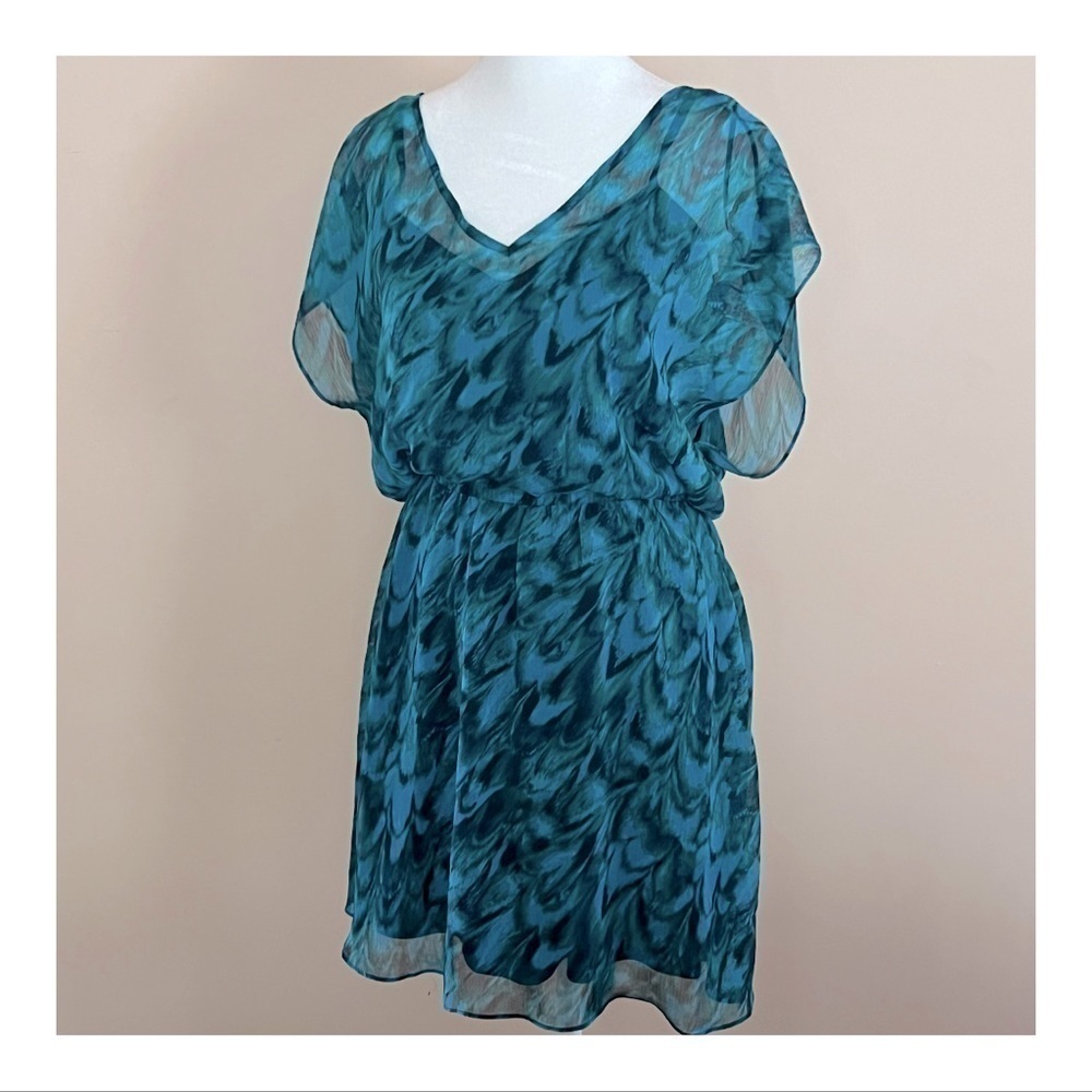 🤍 Peacock-Blue Special Occasion Dress w/ Feathery Pattern || Size Small